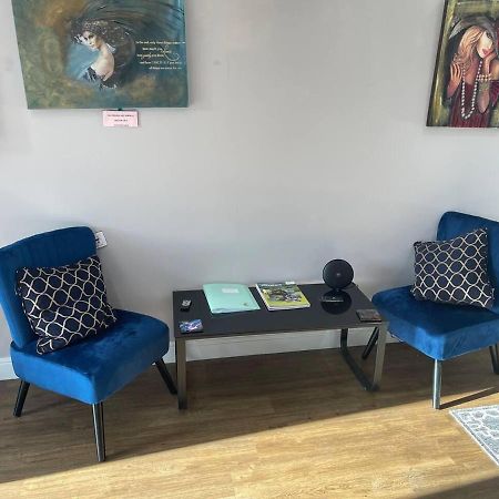 Brighouse Studio - Pet Friendly! - Free Parking Exterior photo